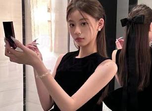 首页速览，17c吃瓜的奇葩动态，让我心里不觉一痒～
