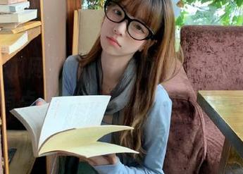 呃，17吃瓜网官网视频是不是有点儿上头？一刷就停不下来！