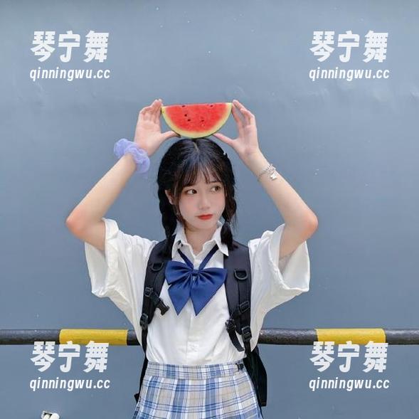 在“cg51”上闲逛，无意间被一条资源吸引，默默想着：这能不能当饭吃？