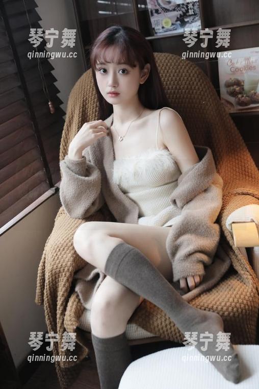 情感枯竭了？今晚在安卓上划www.吃瓜，可能会收获一波戏剧人生，哈哈。