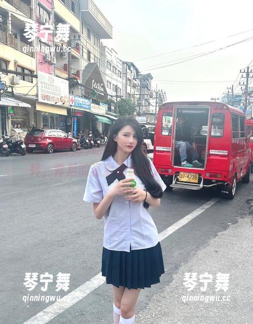 吃瓜不打烊，邀请码随意翻转，背后的资源链条让人捉摸不透…