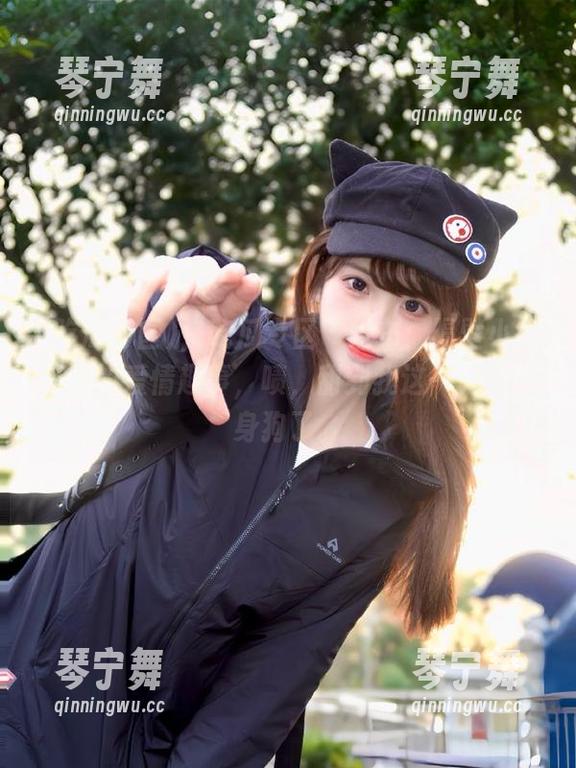 吃瓜专区 “吃瓜专区”发布:隔壁小声嘀咕的爱情趣事,啧,甜到我这一旁的单身狗了。