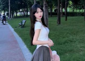 吃瓜专区官网：每个习惯低头的人，都是圈中不知名的吃瓜群众。