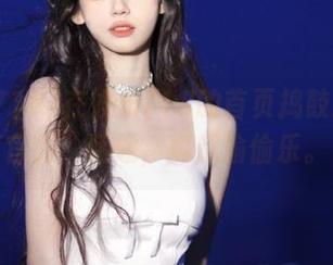 在娱乐718的首页捣鼓这些“官方”话题，真想偷偷乐。