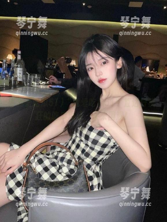 “我爱吃瓜51”直达好疯狂的吃瓜现场，快来围观！