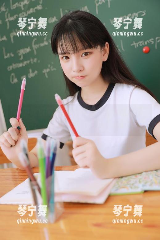 今天你登录“我要吃瓜网”了吗？来了就别留情，瓜子随便嗑！