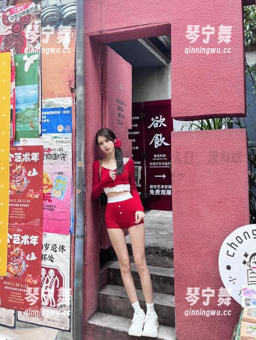 寻找反差的入口，黑料吃瓜不打烊又在搞事情？