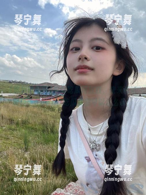 黑料吃瓜网敲鼓，快来试试新月导航app，吃瓜竟然可以这么乐！