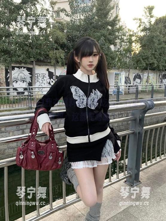 我在黑料社免费吃瓜，心里却默默想：这都是啥啊？