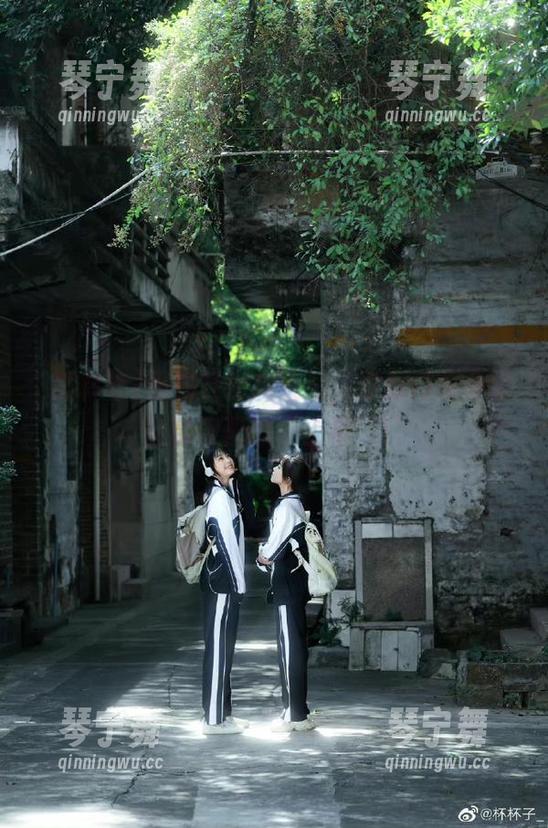 黑料社新款直达，穿越门后你就是瓜田里的“土豪”！