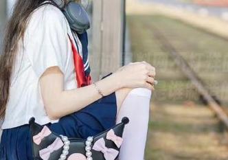 越过黑料网不打烊的线路，闻到隐隐的瓜香，哦，是谁制造的呢？
